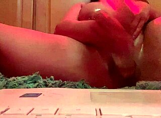 ฉันหีแตกมากจนเอาไปเล่นกับดิลโด สาวมิลฟ์เซ็กซี่คนนี้รอไม่ไหว