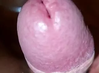 Watch this huge cock shoot lots of cum in amateur handjob?