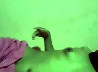 Wow, watch this beautiful Indian wife squirt for the first time!