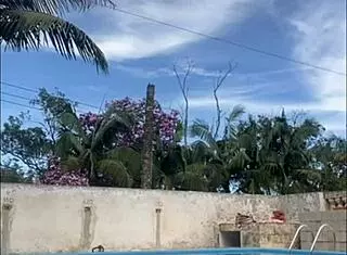 she flashes big pussy all day for the bricklayer