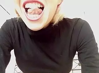 European Amateur Laughs At Small Joke