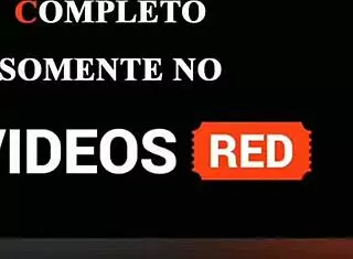 Vroča eks se razdivja v postelji.