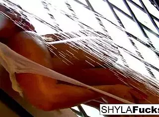 Sexy Shyla Stylez performs rare solo
