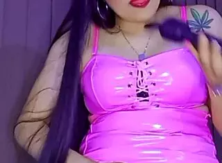 This 18 year old girl masturbates just for you, she's so sexy!