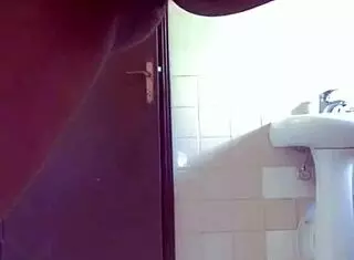 I wet my pussy in the bathtub masturbating