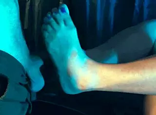 Brunette Uses Feet For Warm Place
