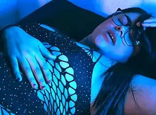 Brunette Uses Feet For Warm Place