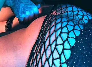 Brunette Uses Feet For Warm Place