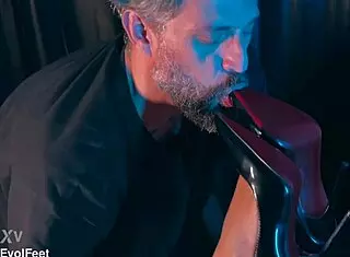 Brunette Uses Feet For Warm Place