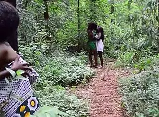 Kenyan slut licks ebony pussy squirt 😏