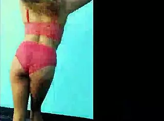 Beautiful brunette Mc Akira dancing funk in lingerie and homemade video