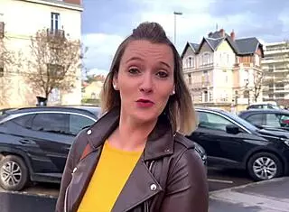 Kelly at 30 is still so good in lingerie for group fun 😍