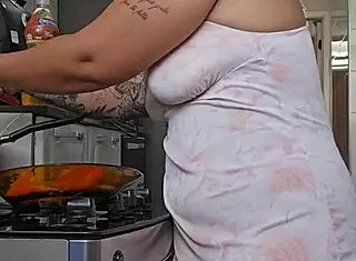 Pregnant woman showing off her big ass