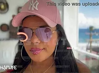 I'm a married slut who loves flashing for guys on the street 😏