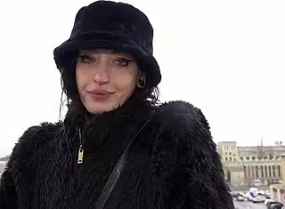 Crazy goth girl squirts during rough casting fuck.