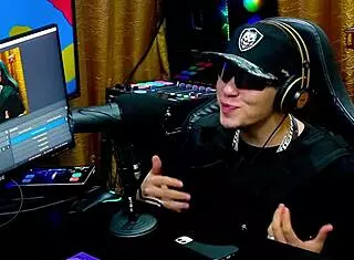 geisy dk shows her back tattoo and asks ruan to put her on all fours