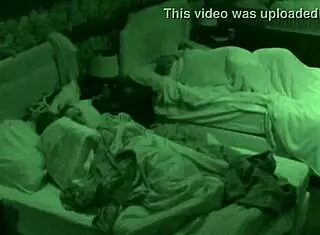 Cody mete apasionadamente los dedos a Jessica mientras Matt y Raven dan pajas en la realidad BB19 USA