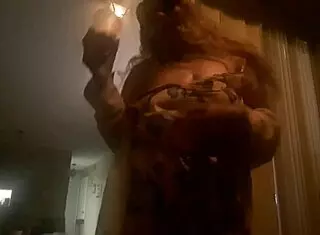 Dulcemendra, aka Ginger Paris, flashes her boobs outside 😍