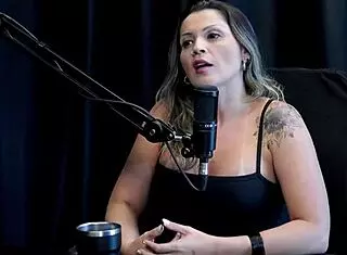 ब्राजीलियन टीन 18+ कपल आउटडोर मसाज सेक्स में