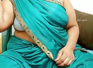 iranian woman showing off her sexy big tits 😍