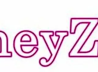 Tres sexys lesbianas se follan entre ellas