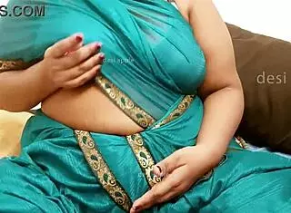 iranian woman showing off her sexy big tits 😍