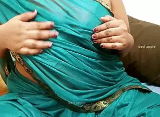 iranian woman showing off her sexy big tits 😍