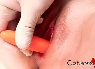 amateur milf fingers wet pussy to orgasm closeup