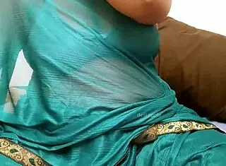 iranian woman showing off her sexy big tits 😍