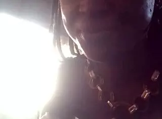 come eat with a black african lady