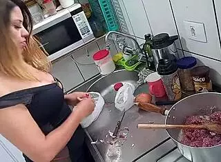 sarah rosa prepares sexy seasoned ground meat in the kitchen