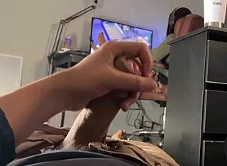 gostoso jerked off for me while not watching and comes show me