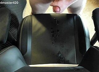 main redhead teen 18+ bedroom mein huge cock se masturbate kar rahi hoon, massive cum spray close up