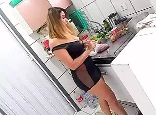 sarah rosa prepares sexy seasoned ground meat in the kitchen