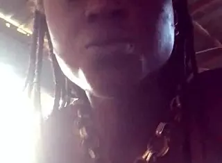 come eat with a black african lady