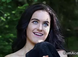 Hot Babe Sucking All the Jizm in Blowbang Bukkake Facial!