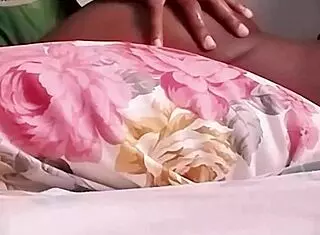 En-Chan Teaches Three Fingers Technique With Spreading, Dirty Talk, Screaming