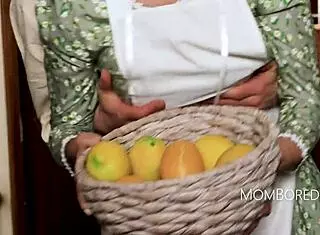 Young men never seen a pussy? I volunteer to show mine!