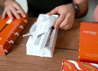 Rider en trans sexdukke for første gang i mit liv, Selena Vega anmelder Sarina fra Tantaly