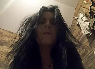 Close up of hairy pussy pissing, so sexy 😍