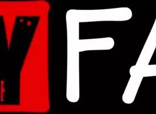 Stepdaughter swallows stepdads cock after he scares away her boyfriend 😏