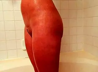 Scarlett Baxter's Provocative Shower Masturbation Session!