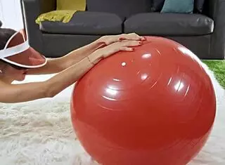 Amazing Madison's Deep Cameltoe In Yoga Leggings