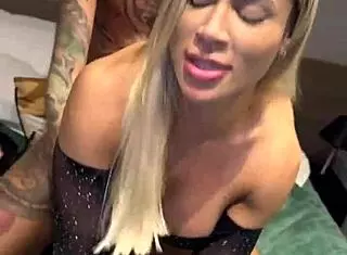 loira rabuda deu um ch� de buceta no tatuado magrinho l completo no sheer e x-red