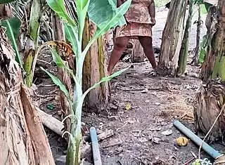 Hey, that evangelical milf is peeing in public with her big pussy.