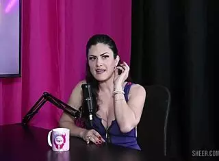 Amanda Smell Humiliates in Bora Cast with Bruna Carlos