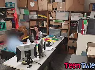 Casual teen 18+ with long hair wet pussy ride 😘