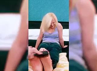 Fifi Foxx Gets Barefoot Toes Tickled