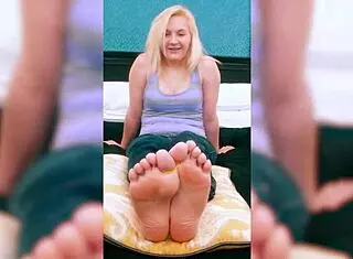 Fifi Foxx Gets Barefoot Toes Tickled