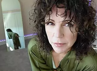 Fotzenpumpe bläht Muschi mit mega Druck auf